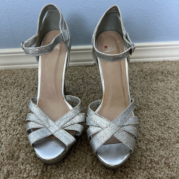 Women’s Silver Sparkle Heel - Picture 1 of 2